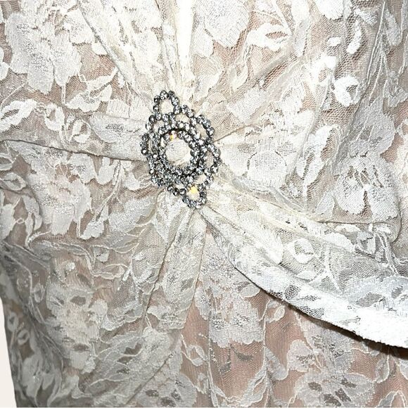 Onyx beautiful elegant cream lace top! - Picture 6 of 11